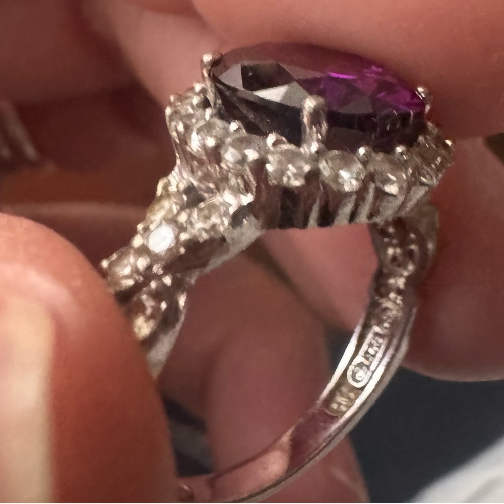 Elegant Amethyst and white topaz Gemstone Sterling Silver Ring 💜💜💜💁🏼‍♀️✨✨✨ - Picture 2 of 6
